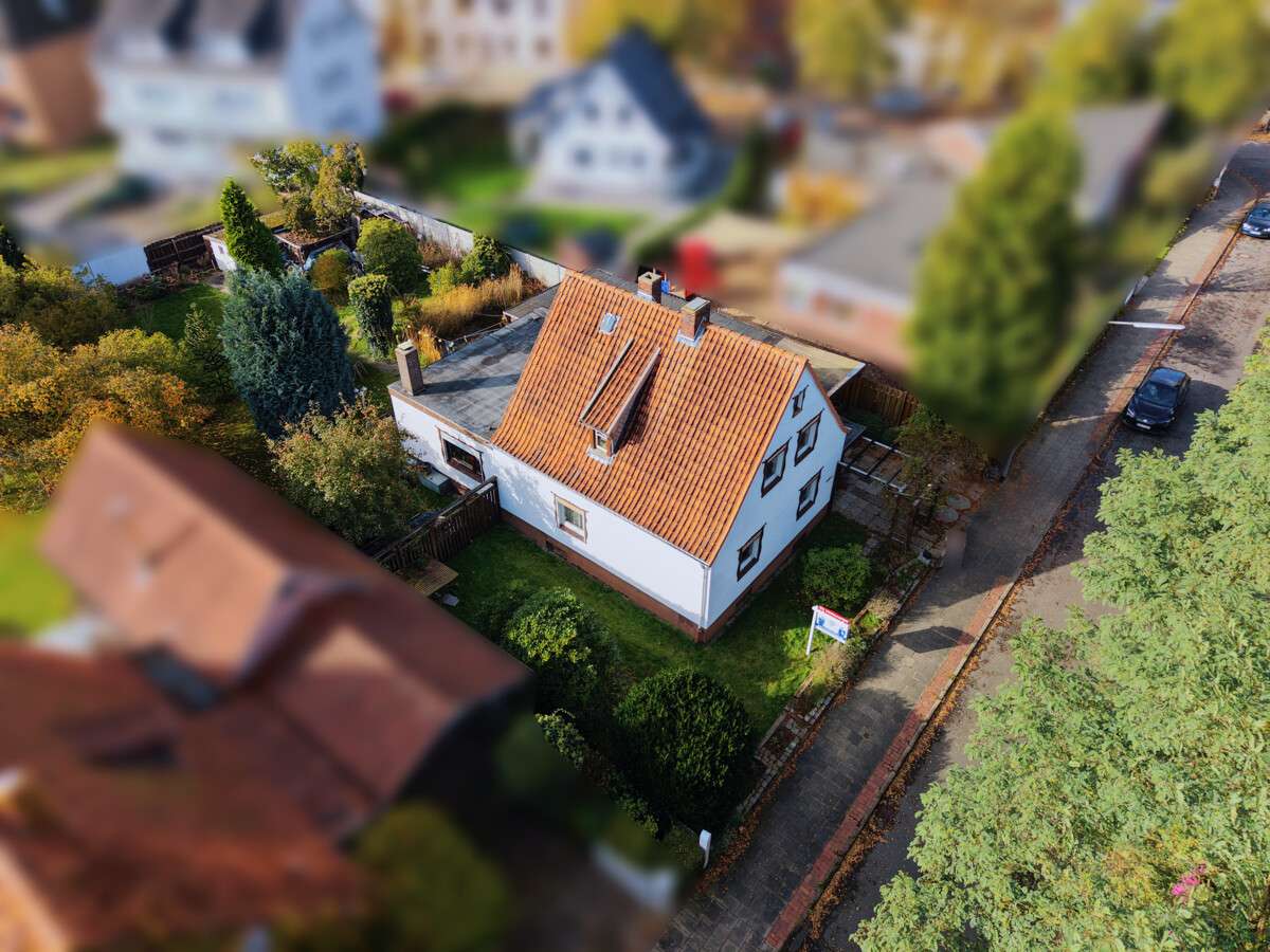 Familienfreundliches Einfamilienhaus mit Vollkeller, Garage und großzügigem Garten, Bremerhaven – Bild 2