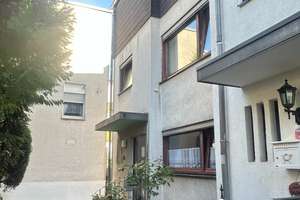Reihenhaus 157 m²/ Wohnfläche, in Frankfurt-Niederrad mit Garten, Terrasse, Balkon, Loggia, Kamin – 60528 Niederrad, Frankfurt am Main – Vorschaubild 2