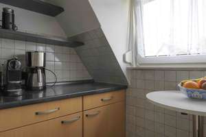 Möblierte 2,5-Zimmer-Dachgeschosswohnung in Stuttgart-Stammheim – Kolumbusstr. 22, 70439 Stammheim-Süd, Stuttgart – Vorschaubild 3