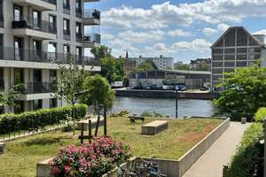 Mittendrin, die Spree im Blick: 2 Zimmer Wohnung am Ostbahnhof! – Stralauer Platz 35, 10243 Friedrichshain, Berlin – Vorschaubild 1