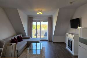 Exklusive, möblierte 2-Zimmer-Wohnung mit Balkon & Garage | Upscale Furnished 2-Room Apartment
