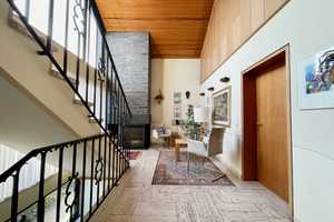 Geschmackvolles Architektenhaus mit offener Galerie • Eingangsbereich mit Kamin • Laubenheim – Mainz – Vorschaubild 10
