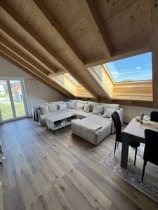 Neubau-Feeling in Sielenbach: Moderne 3-Zimmer-Wohnung mit Balkon