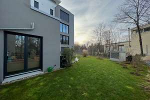 Geschmackvolle 3-Raum-Wohnung mit Terrasse und Küche in Ingolstadt – Egerlandstraße 3a-b, 85053 Südost, Ingolstadt – Vorschaubild 1