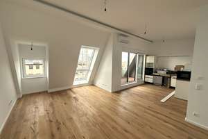 Penthouse in saniertem Altbau mit Blick auf Fernsehturm