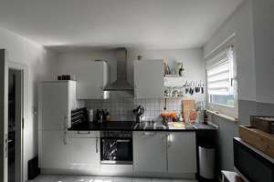 2-Zimmer-Wohnung mit Balkon/Einbauküche und Domblick  in Leverkusen