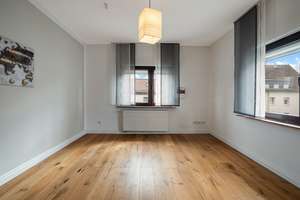 Stilvolles Einfamilienhaus mit Gartenparadies und Pool – Die vollständige Adresse der Immobilie erhältst du vom Anbieter., 61267 Neu-Anspach – Vorschaubild 11