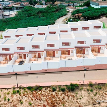 Zweistöckiges Reihenhaus mit 3 Schlafzimmern in Antas, Almería