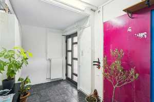 Großzügiges Zweifamilienhaus mit Nebengebäude, großer Scheune und Parkplätzen – Frankfurt am Main – Vorschaubild 5