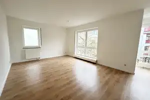 BEZUGSFREI! Ruhige Lage! 2-Raum-Wohnung mit Separate Küche und Tiefgarage, zu verkaufen! – Dresden – Vorschaubild 1