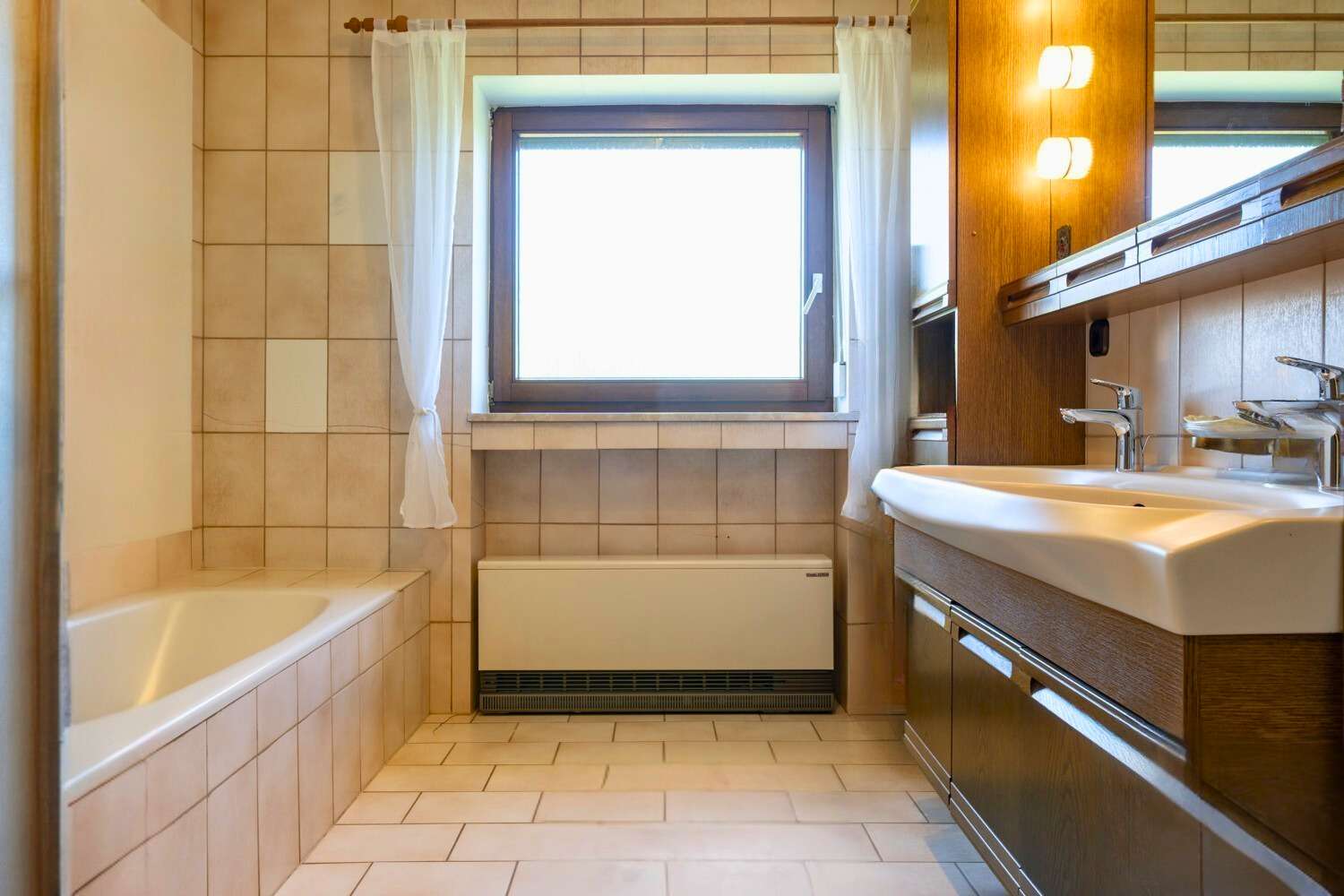 Immobilie in Amerdingen - Anwesen mit zwei Wohnhäusern * großer Garten & viele Nebengebäude auf 3.000 m² * ideal für Familien - Bild 7