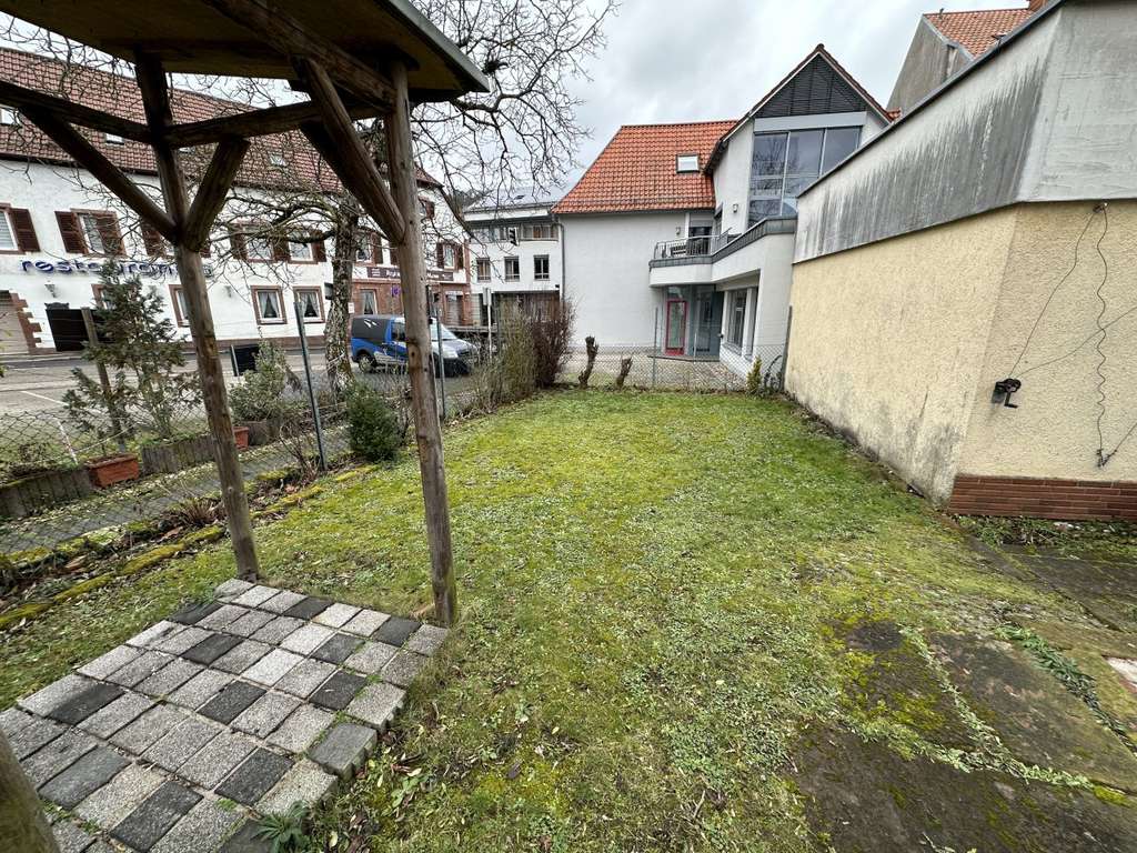 Immobilie in Bad Bergzabern - Wohnhaus mit Gewerbeeinheit und 3 Wohnungen - 4 Stellplätze 2 Garagen - Bild 4