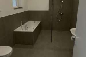 Moderne 75 m² Wohnung mit Loft-Charakter, Blick ins Grüne & Einbauküche – Elisabethstraße 17, 47226 Hochemmerich, Duisburg – Vorschaubild 5