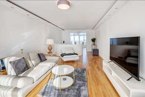 Möbliert: Charmantes, modernes Maisonette Penthouse 