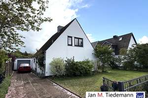 Einfamilienhaus auf rd. 80 m² mit 3,5 Zimmern auf 748 m² großem Eigenlandgrundstück – Die vollständige Adresse der Immobilie erhältst du vom Anbieter., 23568 Schlutup, Lübeck – Vorschaubild 1