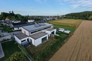 Viel Platz für den Alltag: Doppelhaushälfte in Aldersbach