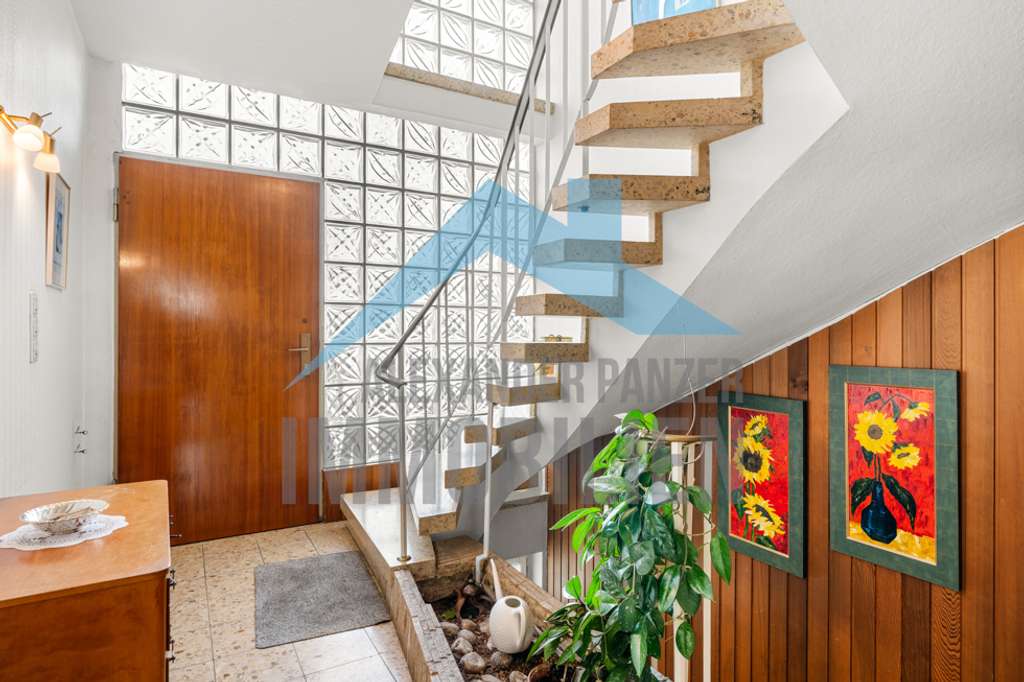 Immobilie in Lohfelden - Großzügiges Zweifamilienhaus mit viel Platz in zentraler Lage von Lohfelden! - Bild 4