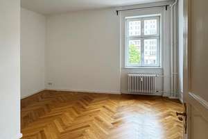 Renovierter Altbau mit Aufzug – Karl- Marx-Allee 60, 10243 Friedrichshain, Berlin – Vorschaubild 4