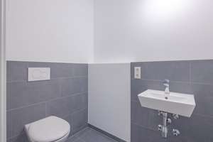 4-Zimmer-Wohnung (Typ 13) mit Balkon, zwei Badezimmern und eigenem Keller | ab sofort verfügbar – Raderberggürtel 50, 50968 Marienburg, Köln – Vorschaubild 2