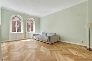 Erstbezug nach Renovierung – Altbau mit Balkon & Stellplatz in bester Lage nahe Schrevenpark – Die vollständige Adresse der Immobilie erhältst du vom Anbieter., 24103 Exerzierplatz, Kiel – Vorschaubild 3