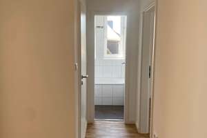 Helle, großzügige Zweizimmerwohnung mit Tageslichtbad direkt vom Vermieter – Langeoogstr. 22, 40468 Unterrath, Düsseldorf – Vorschaubild 1