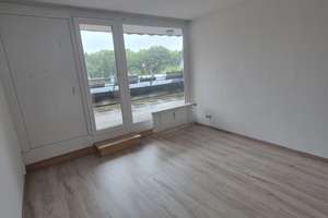 Schöne, helle 3-Zimmer-Wohnung mit großem Balkon – Tapachstraße 75, 70437 Rot, Stuttgart – Vorschaubild 2