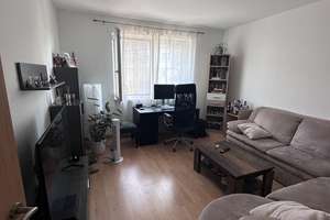 Helle 2-Zimmer-Wohnung im Zentrum von Saarbrücken – Verfügbar ab dem 1. Juli