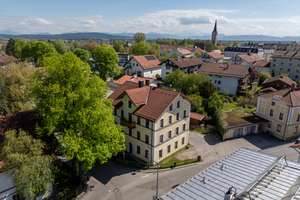 ATRAKTIVE KAPITALANLAGE: VOLLVERMIETETES MEHRFAMILIENHAUS MIT 7 EINHEITEN IM ZENTRUM VON HOLZKIRCHEN