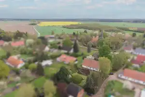 Handwerker-Traum im Grünen: Attraktive DHH mit gemütlichem Grundstück, Scheune und viel Potential – Ostvorpommern (Kreis) – Vorschaubild 16