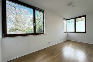 Haus im Haus: Moderne 3-5-Zi.-Maisonette-ETW mit Süd/West-Terrasse, Garten und TG-Stellplatz
 – Die vollständige Adresse der Immobilie erhältst du vom Anbieter., 22559 Rissen, Hamburg – Vorschaubild 9