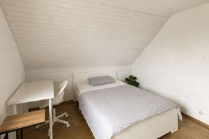 Helles, möbliertes 16 m² WG-Zimmer in Stuttgart-Vaihingen – Nähe Uni & HdM – Häfnerstraße 2, 70563 Heerstraße, Stuttgart – Vorschaubild 2