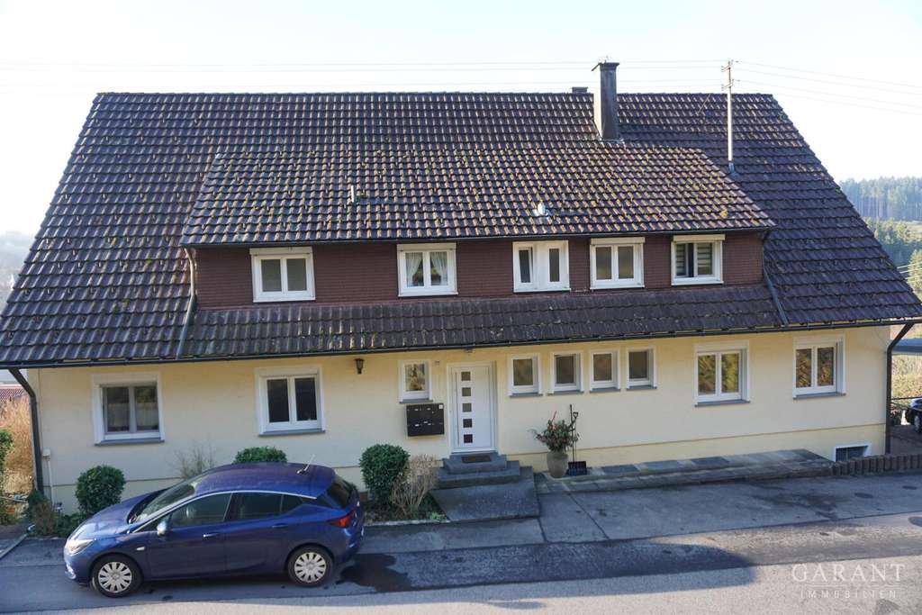 Immobilie in Loßburg - Gepflegtes Mehrfamilienhaus in Lossburg-Betzweiler  - Bild 1