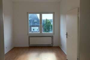 3-Zimmer-Wohnung mit Küche in zentraler Lage und Parkplatz – Corneliusstraße 108, 40215 Friedrichstadt, Düsseldorf – Vorschaubild 2