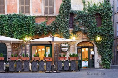 Gastronomen und Unternehmer aufgepasst! Restaurant, Eventhalle mit Kegelbahn und drei Wohnungen
