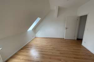 Geräumige 2 Zimmer- Wohnung mit Wohnküche, Balkon und Duschbad im Dachgeschoss – Vorwerker Str. 107, 23554 Sankt Lorenz Nord, Lübeck – Vorschaubild 9