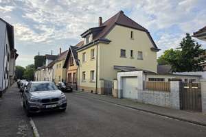 Erstbezug nach Renovierung. 2 ZKBB- DG- Wohnung mit Wärmedämmung – Hofstraße 21, 67065 Mundenheim, Ludwigshafen am Rhein – Vorschaubild 1