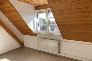 Schöne, helle und renovierte Dachgeschosswohnung mit drei Zimmern in Bingen - Gaulsheim – Die vollständige Adresse der Immobilie erhältst du vom Anbieter., 55411 Bingen am Rhein – Vorschaubild 4
