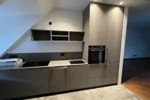 Sonnige, top-ausgestattete DG-Wohnung in kleiner Wohnanlage mit Putzservice – Alte Allee 27, 81245 München – Vorschaubild 5
