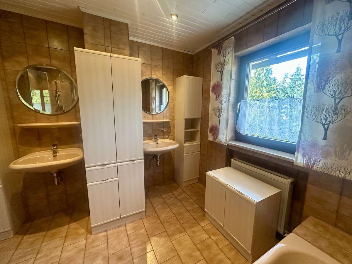 Immobilie in Oberschneiding - Willkommen Zuhause!
Großzügiges Einfamilienhaus mit Wintergarten und herrlichem Grundstück! - Bild 7