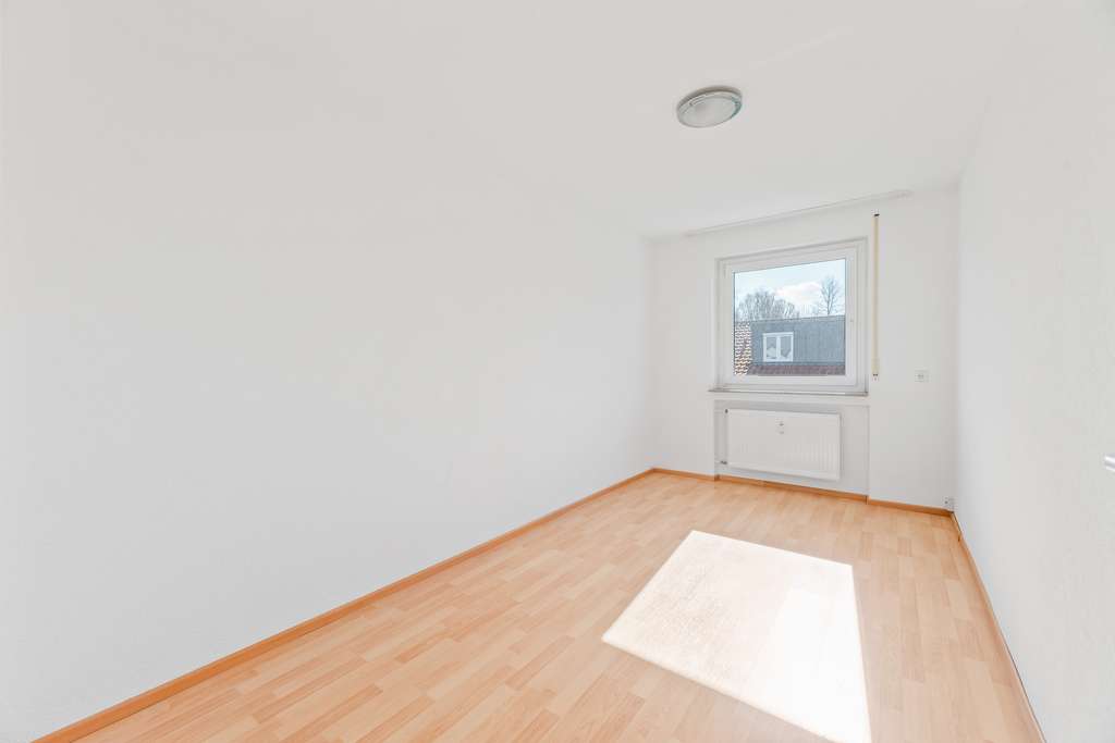 Immobilie in Riederich - Familienfreundliche 4-Zimmer-Wohnung mit Garten in Riederich - Bild 3