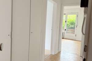 2 Zimmer Wohnung, Top Zustand, Sackgasse, zentrale Lage und im Grünen, neu renoviert