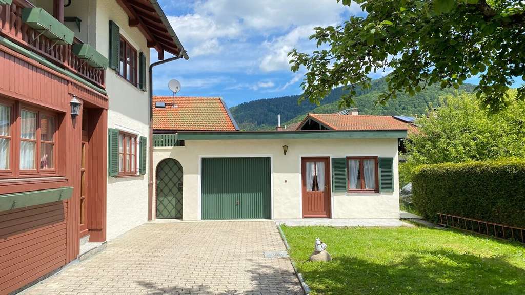 Immobilie in Ruhpolding - Ein Haus zum Verlieben! Gemütliches Einfamilienhaus umgeben von herrlicher Berglandschaft - Bild 4