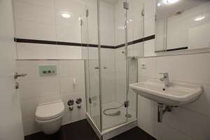 Moderne und großzügige
5 Zimmer-Wohnung über zwei Etagen mit separatem Eingang und Einbauküche – 40549 Heerdt, Düsseldorf – Vorschaubild 12