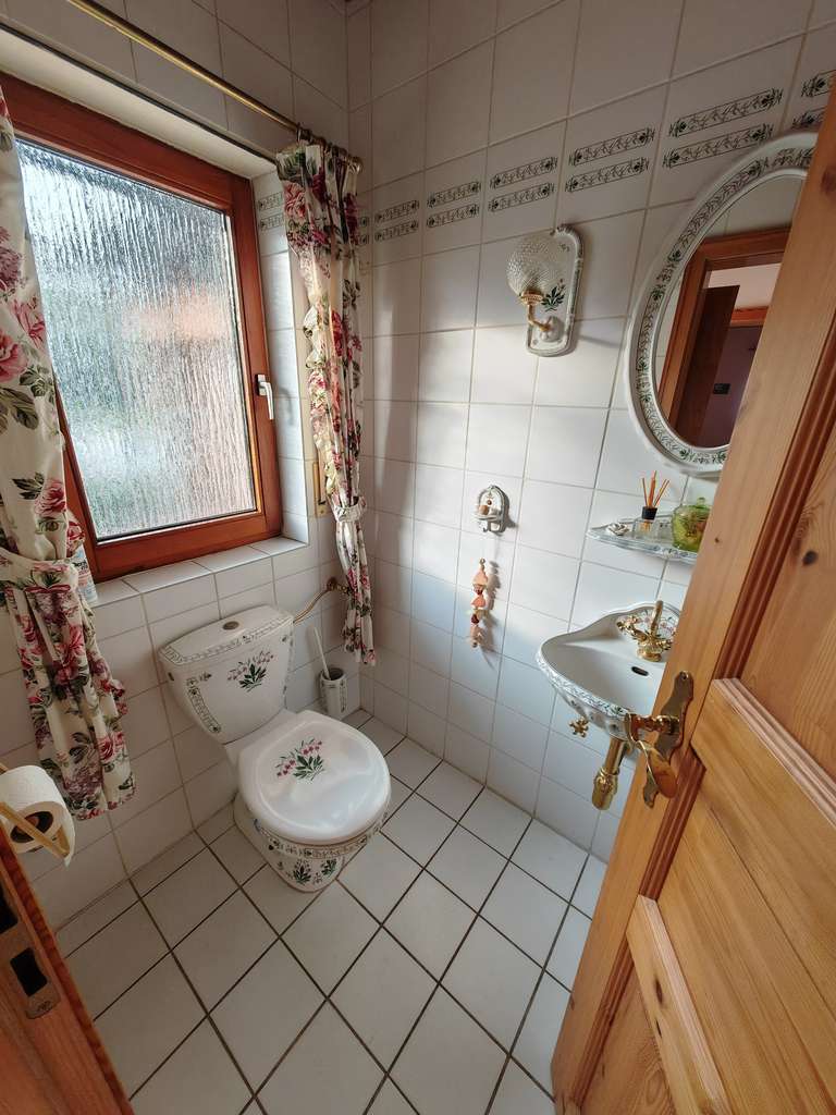 Immobilie in Pfedelbach - Schönes EFH in Untersteinbach: 220 m², Wintergarten, Kaminofen & Sauna – optionales Baugrundstück - Bild 2