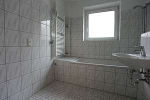 VOLLSTÄNDIG RENOVIERTE 3 ZIMMER WOHNUNG IN VENNHAUSEN MIT GROßEM BALKON UND NEUEM LAMINAT – Vennhauser Allee 186, 40627 Vennhausen, Düsseldorf – Vorschaubild 15
