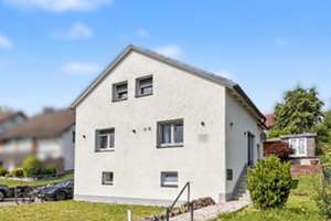 Kernsaniertes und charmantes Einfamilienhaus mit Pool und großem Garten in Mücke – Die vollständige Adresse der Immobilie erhältst du vom Anbieter., 35325 Mücke – Vorschaubild 2