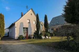 Top Zustand - Modernisiertes Zweifamilienhaus mit Außenwanddämmung,  Garten, Garage, Balkon, Keller – Die vollständige Adresse der Immobilie erhältst du vom Anbieter., 86698 Oberndorf am Lech – Vorschaubild 1