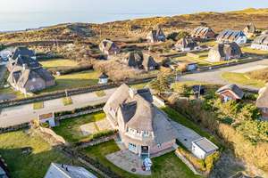 Refugium unter Reet
DHH in Toplage von Wenningstedt-
Genehmigte Ferienvermietung! – Die vollständige Adresse der Immobilie erhältst du vom Anbieter., 25996 Wenningstedt-Braderup (Sylt) – Vorschaubild 1