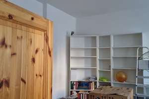2 - Raum incl. Einbauküche, Echtholzdielung – Adam-Kuckhoff-Str 11, 6108 Nördliche Innenstadt, Halle (Saale) – Vorschaubild 8