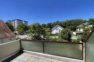Sonnige und gepflegte 3 Zi. Wohnung mit 2 Terrassen und Blick ins Grüne – Willibaldstr. 201, 80689 Blumenau, München – Vorschaubild 3